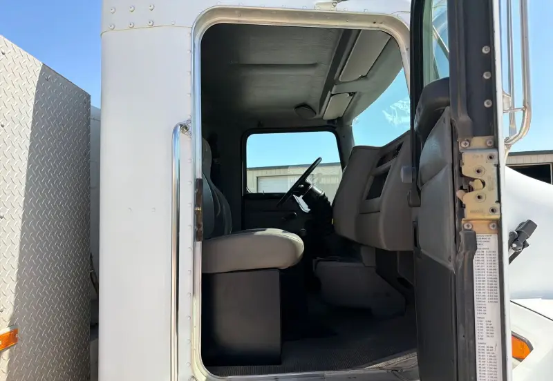2003 Kenworth T300 photo 86