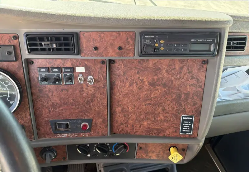 2003 Kenworth T300 photo 78