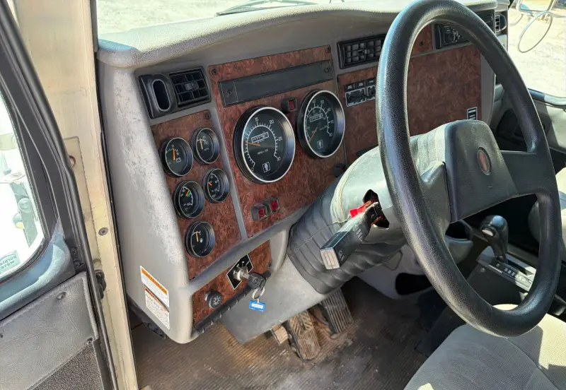 2003 Kenworth T300 photo 74