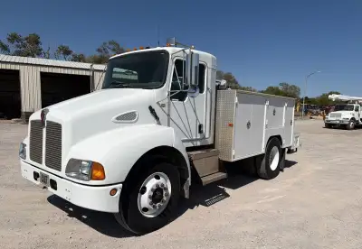 2003 Kenworth T300
