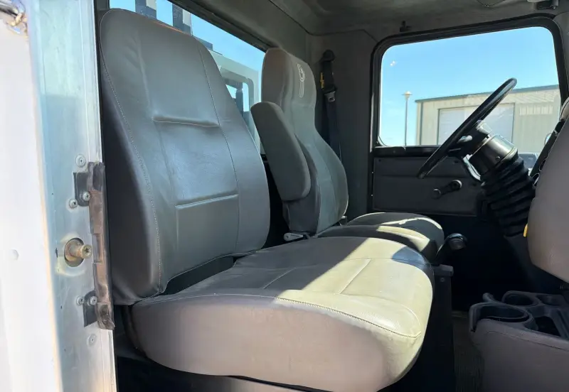 2003 Kenworth T300 photo 87