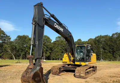 2021 John Deere 210G LC