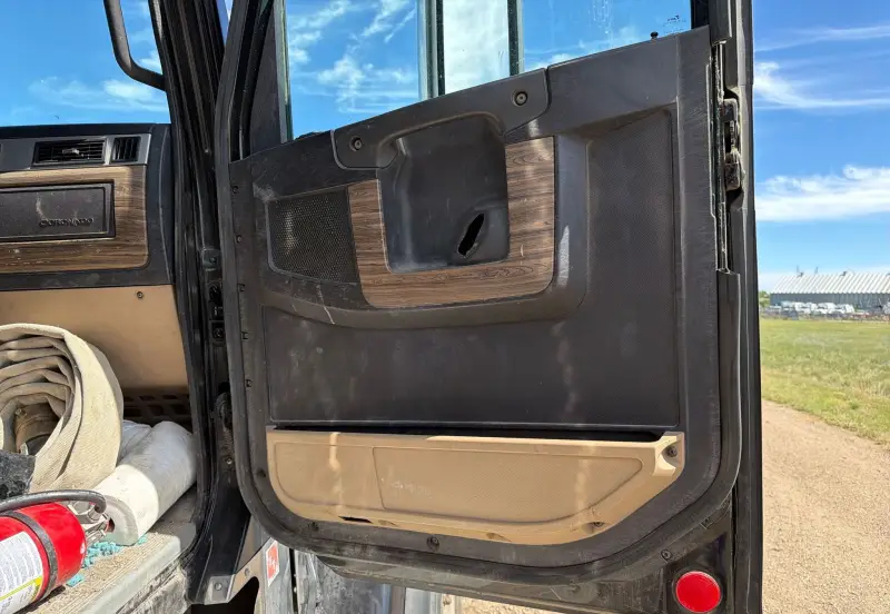 2012 Freightliner Coronado photo 84