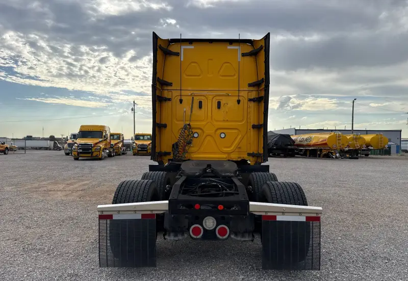 2021 Freightliner Cascadia 126 photo 6