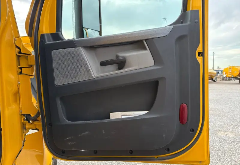2021 Freightliner Cascadia 126 photo 50