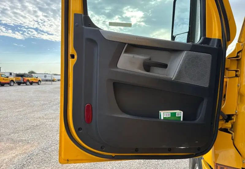 2021 Freightliner Cascadia 126 photo 28