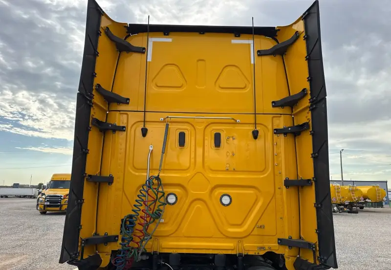 2021 Freightliner Cascadia 126 photo 19