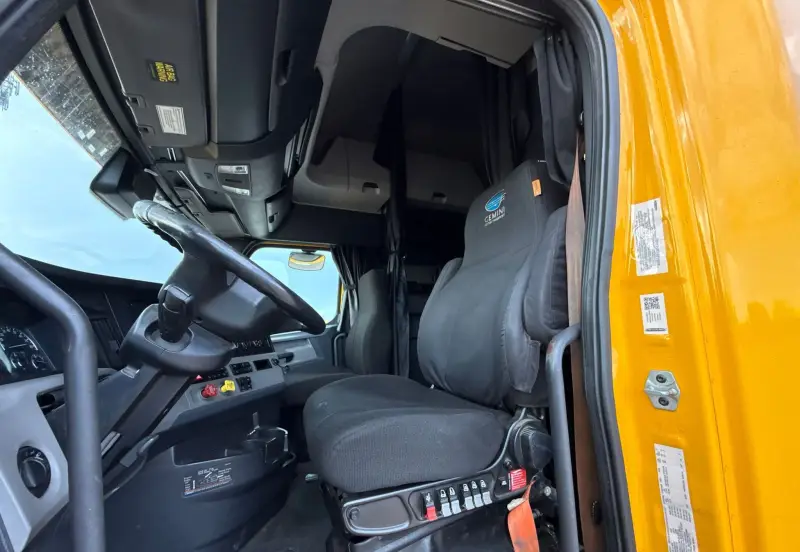 2021 Freightliner Cascadia 126 photo 31