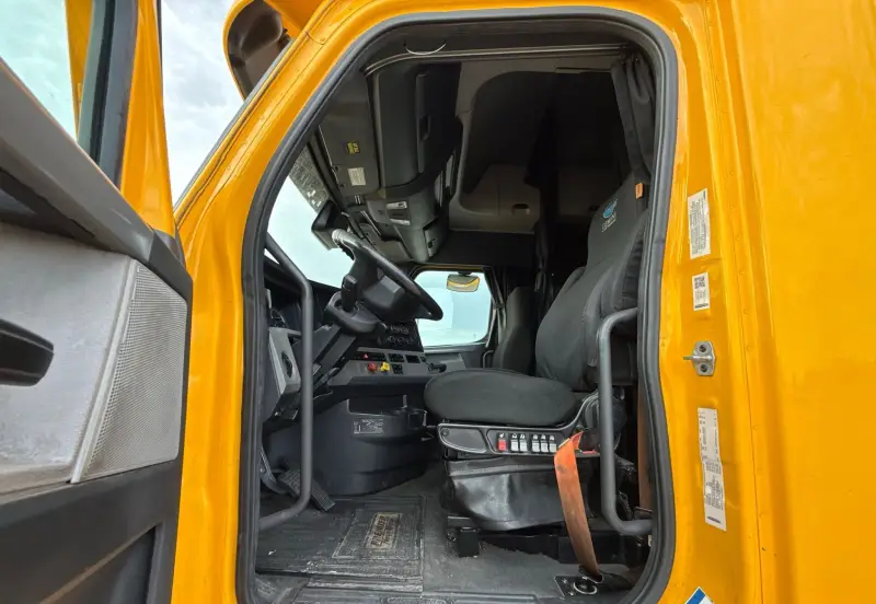 2021 Freightliner Cascadia 126 photo 30