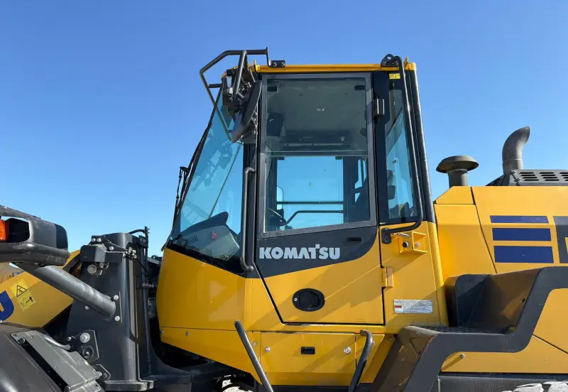 2023 Komatsu WA320-8 photo 9
