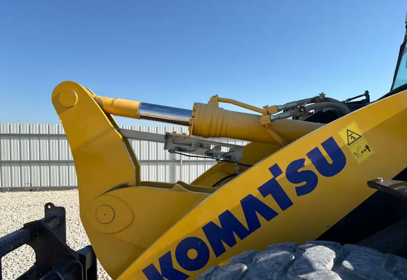 2023 Komatsu WA320-8 photo 14