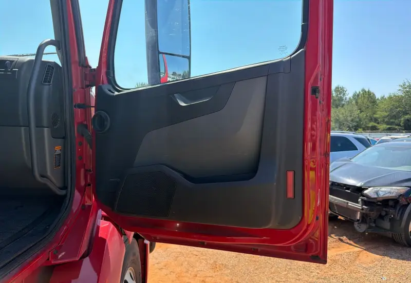 2022 Volvo VNL photo 65