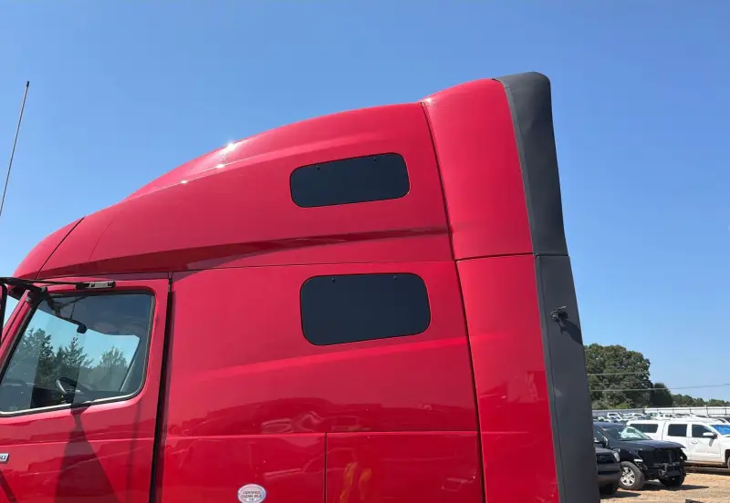 2022 Volvo VNL photo 10