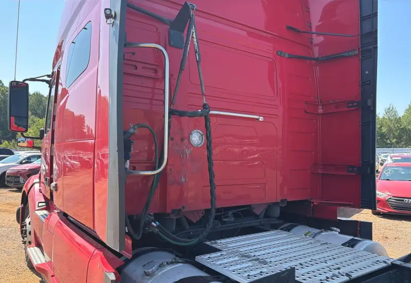 2022 Volvo VNL photo 33