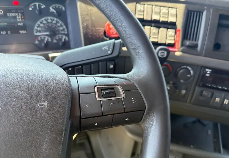 2022 Volvo VNL photo 54