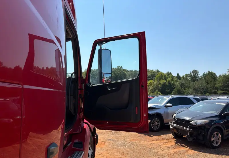 2022 Volvo VNL photo 64