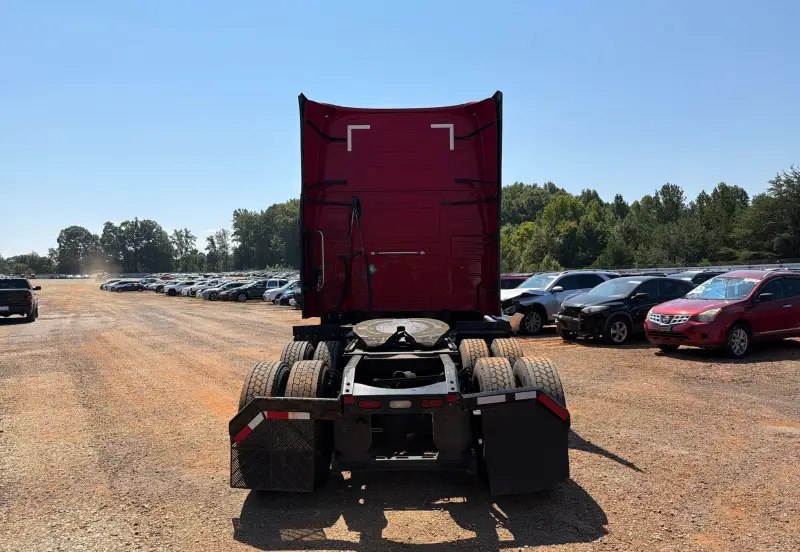 2022 Volvo VNL photo 6