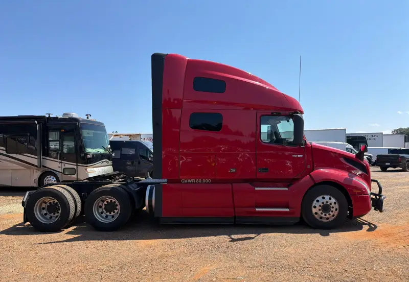 2022 Volvo VNL photo 4