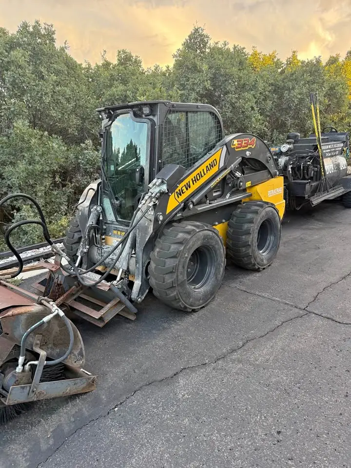 2023 New Holland L334 Skid Steer photo 1